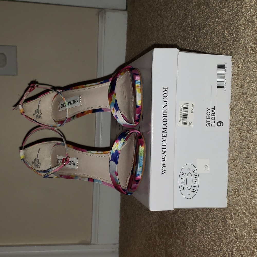 STEVE Madden Stecy Floral Print Ankle Strap Heels Size 9